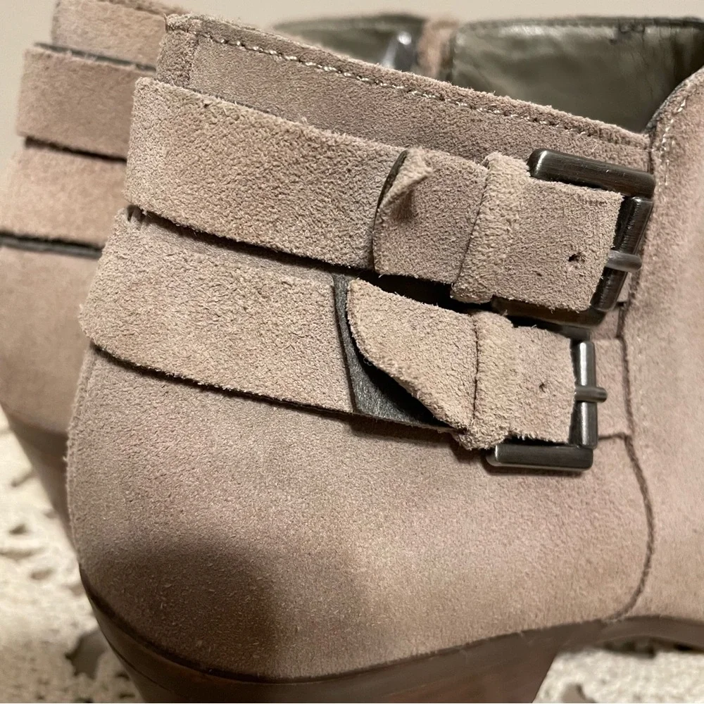 Sam Edelman Petal Suede Sand/Taupe/Beige Ankle Boots